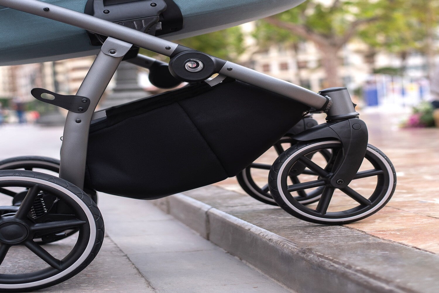 Комфорт на каждом шагу: выбираем прогулочные коляски с идеальной амортизацией