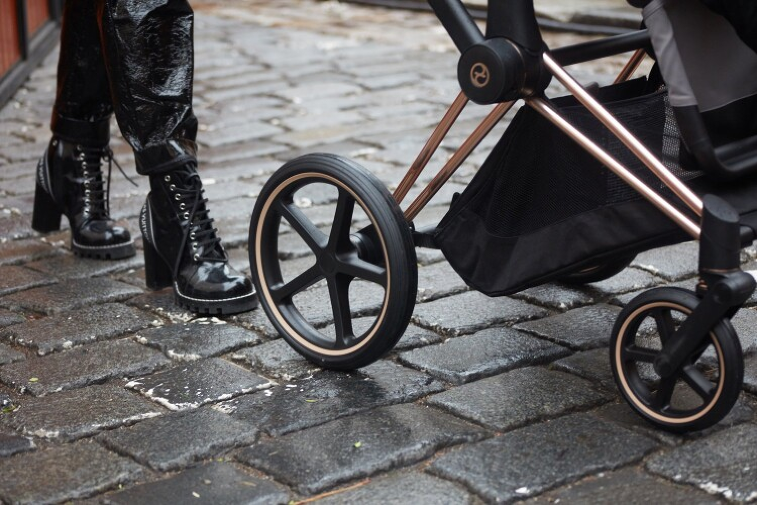 Прогулочная коляска Cybex Priam IV - идеальное сочетание стиля и комфорта для вашего малыша